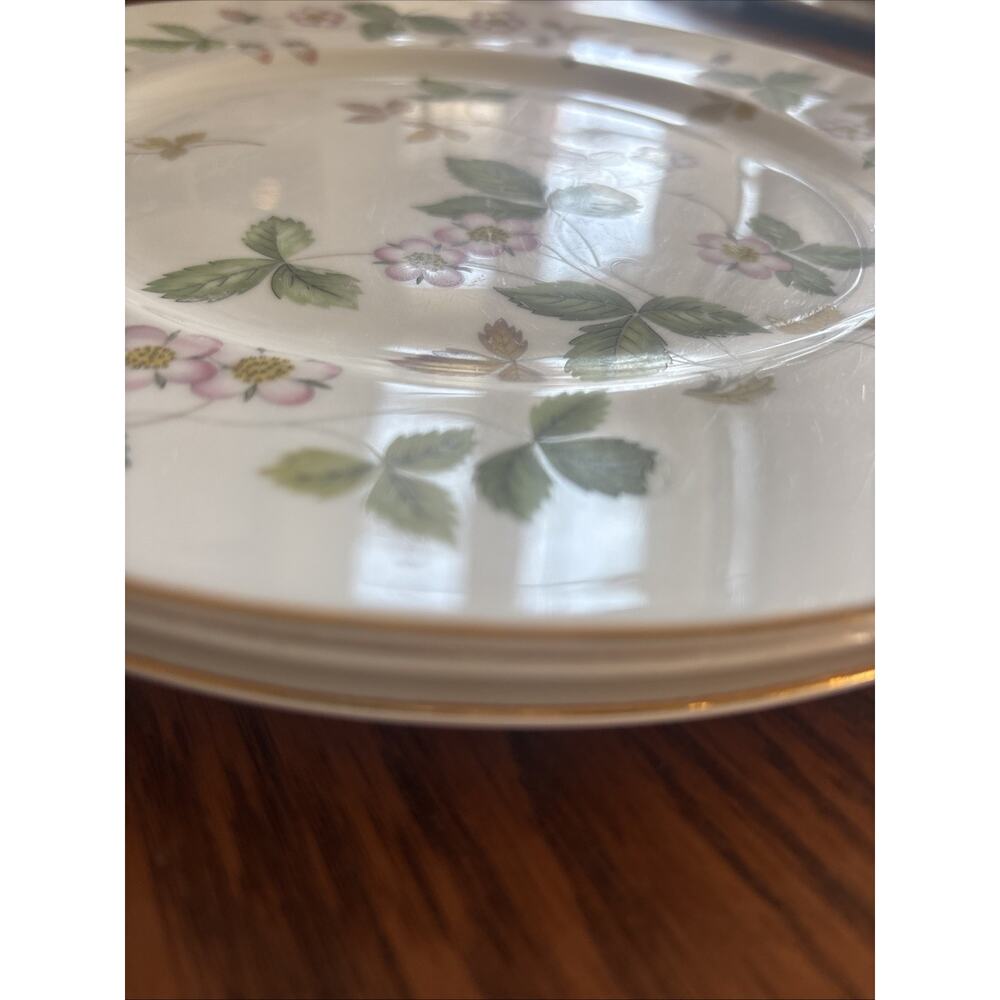 Wedgwood Wild Strawberry Dinner Plates England 10.75” - Set of 3 - Picture 3 of 3